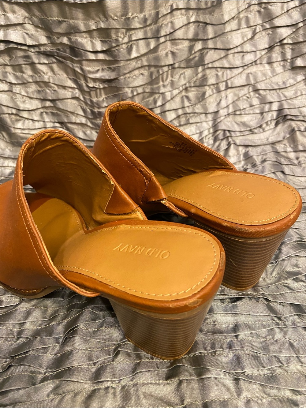 Old Navy Tan Open-Toe Slide Mules - Picture 4 of 12